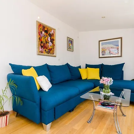 Emma Apartment *